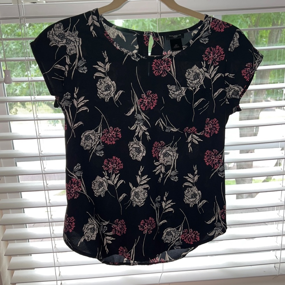 Ann Taylor Black Cap Sleeve Floral Blouse sheer lightweight Size XSP